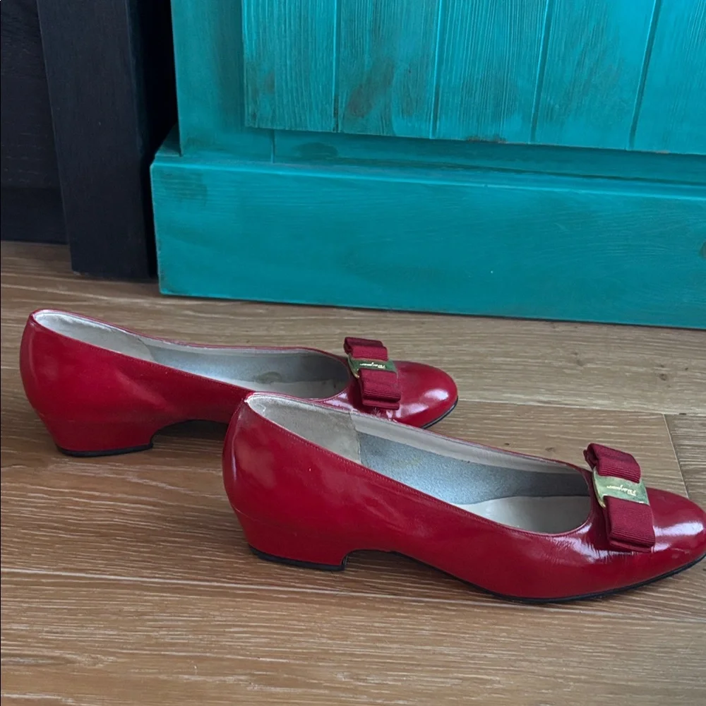 Salvatore Ferragamo Red Heels with Gold Accent - Picture 4 of 8